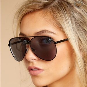 NWT and case QUAY Australia Vivienne sunglasses